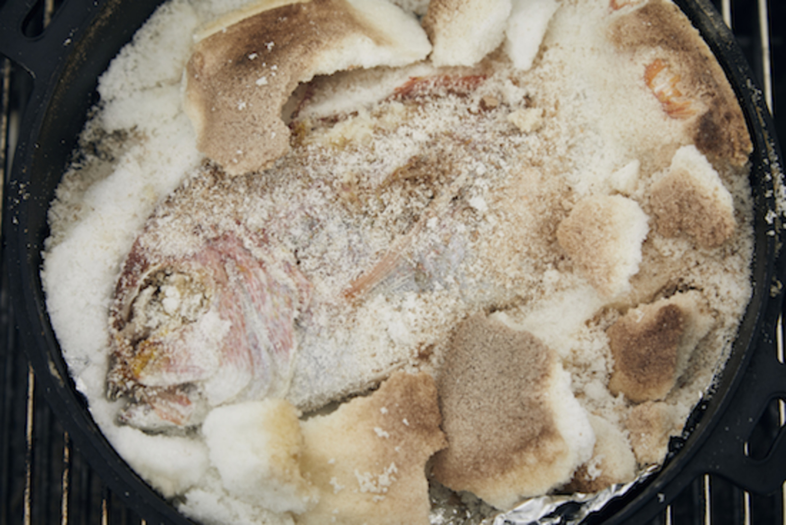 鯛の塩釜焼き ソトレシピ キャンプ料理専門レシピサイト